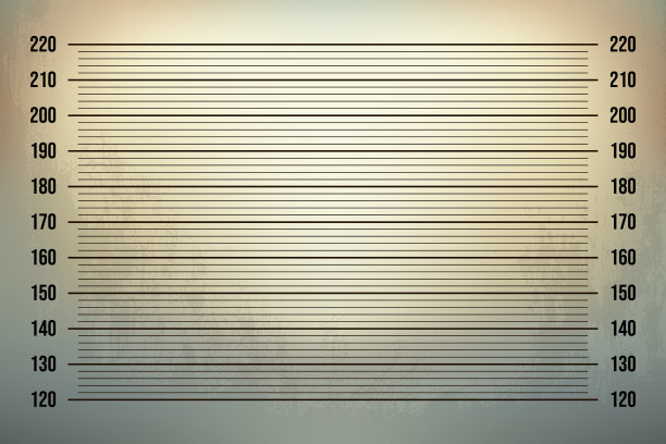 警察局的嫌疑人照片，旧墙上的背光复古背景图片下载