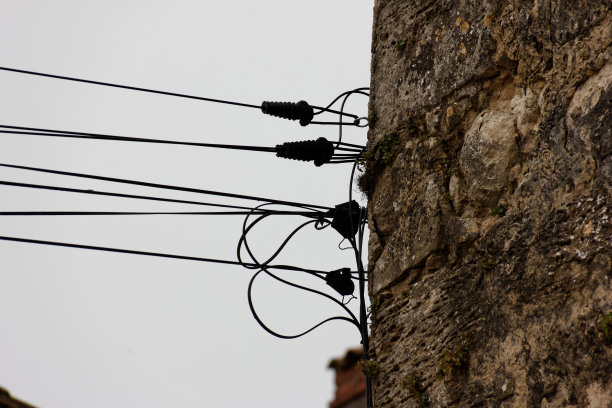 夏天法国城市巴扎斯的详细照片图片下载
