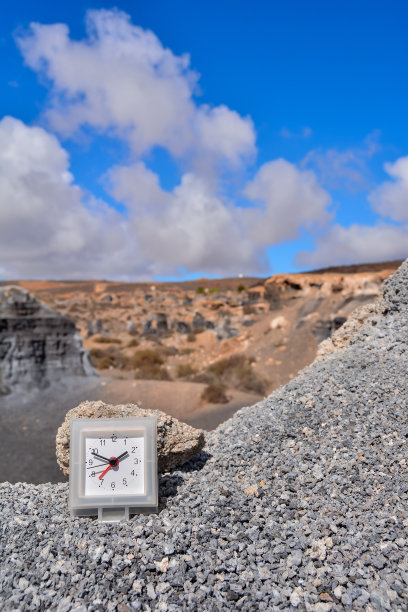 干燥沙漠中的物体图片下载