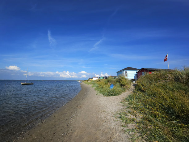 在沙丘的避暑别墅度假图片下载