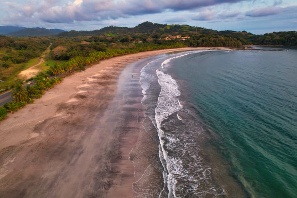 热带天堂鸟瞰图。无人驾驶飞机的照片图片下载