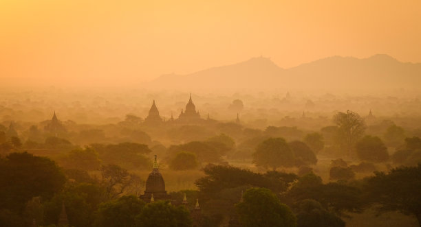 日出中的蒲甘寺庙景观图片下载
