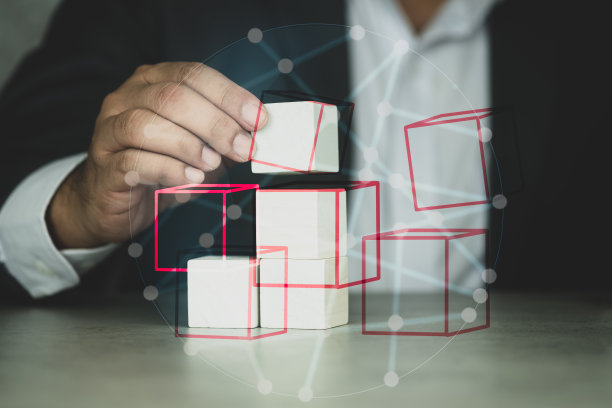 商人手试着用未来主义线条打造木块图片下载