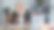 资深女商人通过放大镜观察，调查，分析，阅读文件图片下载