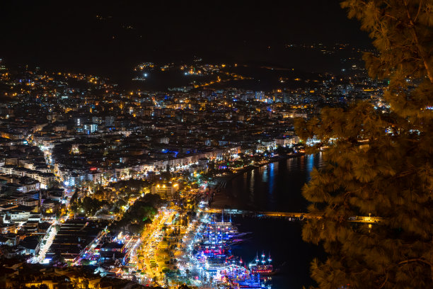 阿拉尼亚城堡夜景照片图片下载