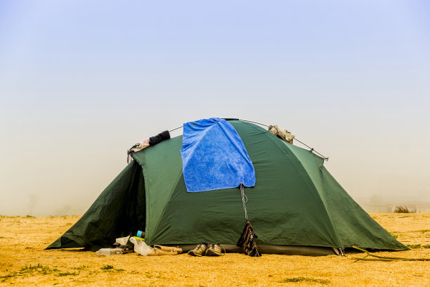 海边的绿色帐篷图片下载