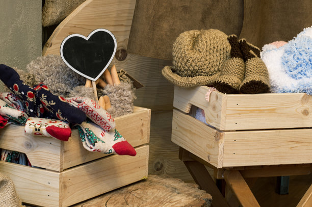 木箱和皮革制品图片下载