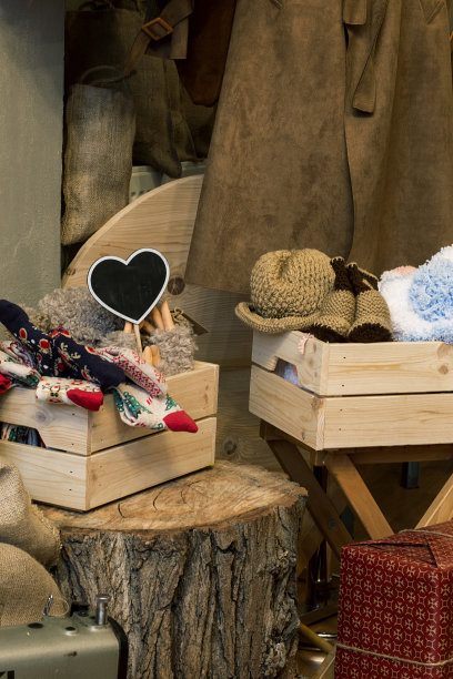 木箱和皮革制品图片下载