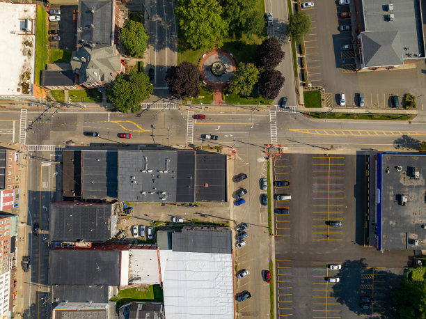 2023年8月航拍的奥韦戈村，泰奥加县，纽约。图片下载