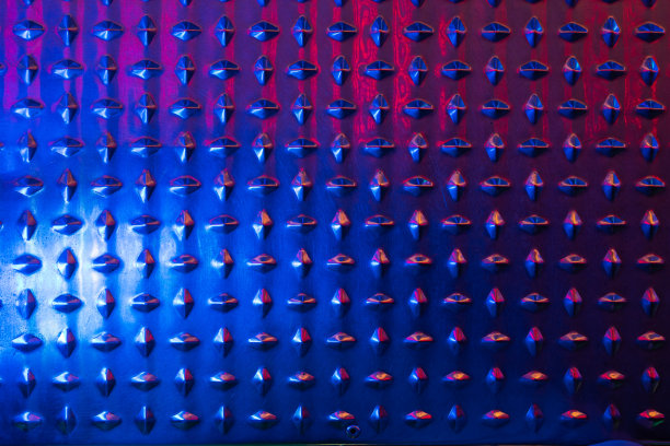 金属质感用多色彩色特写，有一处为题字。高质量照片图片下载