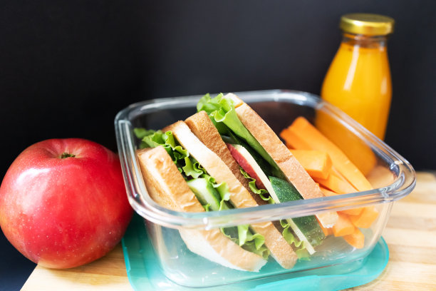 玻璃容器里的午餐盒图片下载