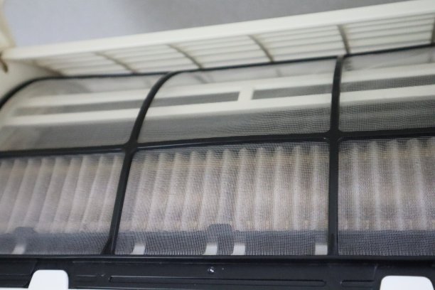 清洗后的空调过滤网图片下载