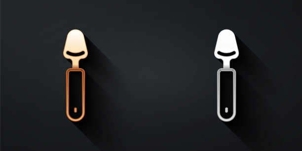 金色和银色勺子图标孤立的黑色背景。烹饪用具。餐具的迹象。长影式。向量图片下载