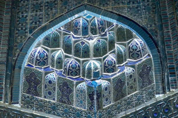 钟乳石拱顶由烧制的瓷砖制成图片下载