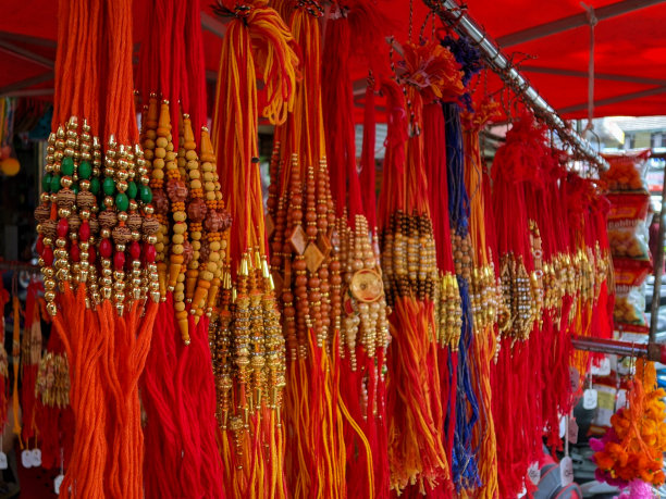 市场上出售的各种颜色的罗吉图片下载