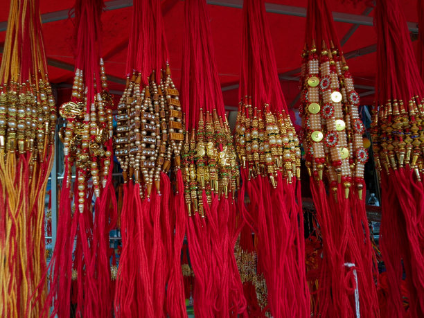 市场上出售的各种颜色的罗吉图片下载