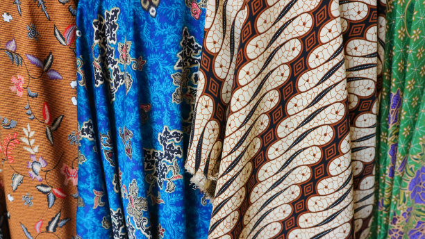一种传统的印尼织物，即蜡染布，具有独特和不同的图案图片下载