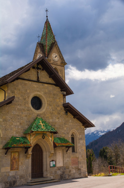 意大利东北部米奥内的教堂图片下载