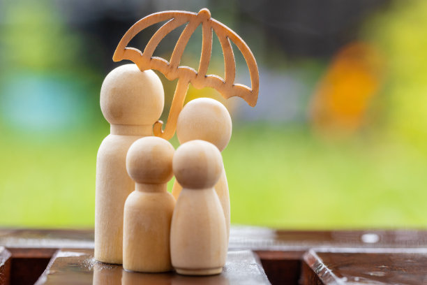 雨伞图标和人物模型，安全保护和健康保险，家庭家居概念，家庭安全，保健日，汽车保险图片下载