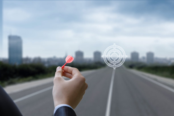 在商业中为达到目标而瞄准的概念。图片下载