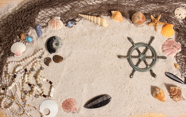 以沙滩为背景的渔网和贝壳船长轮图片下载