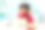 昏昏欲睡的非裔美国女人坐在桌子旁，拿着笔记本电脑，打着哈欠。劳累过度的女孩懒于工作。学生女商人下班后在家里办公室用笔记本电脑放松。图片下载