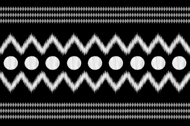 民族伊卡特织物图案几何风格。非洲伊卡特刺绣民族东方图案黑色背景。图片下载