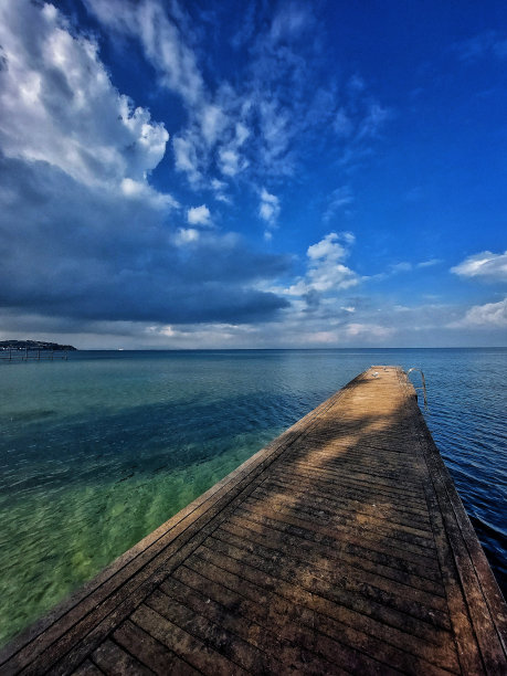 阴天空甲板02图片下载