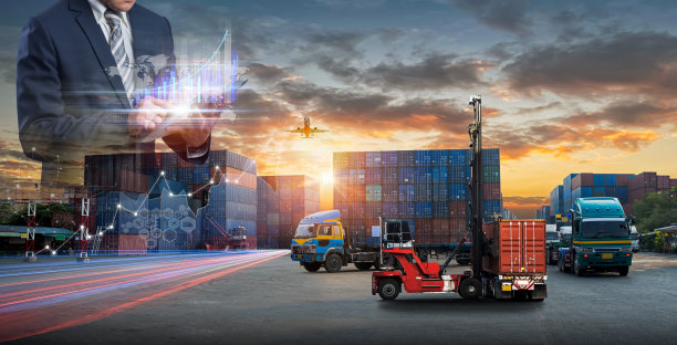 多次曝光商人触摸平板，分析物流港口库存和以物流网络配送为背景的世界地图，运输贸易业务概念;图片下载