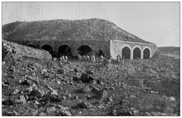 古董图:土伦火药弹匣爆炸图片下载