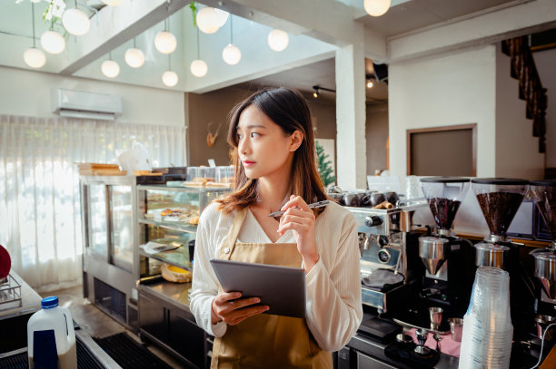 女咖啡店老板图片下载