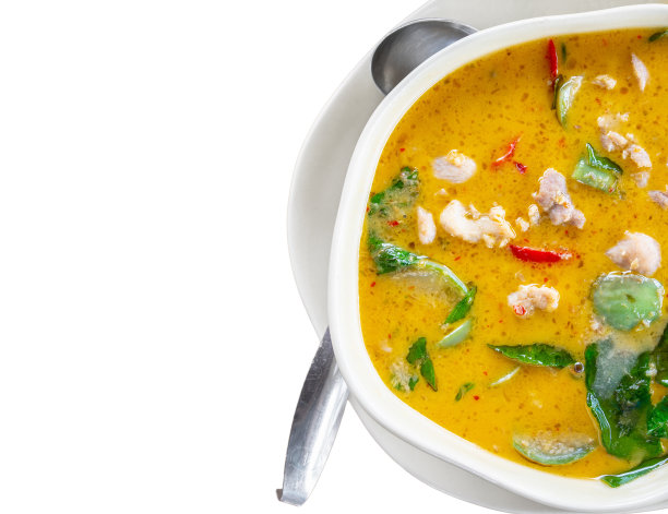 绿咖喱，姜丘炖鸡一个著名的和非常美味的泰国食物，顶部的桌面视图与白色背景的copyspace。图片下载