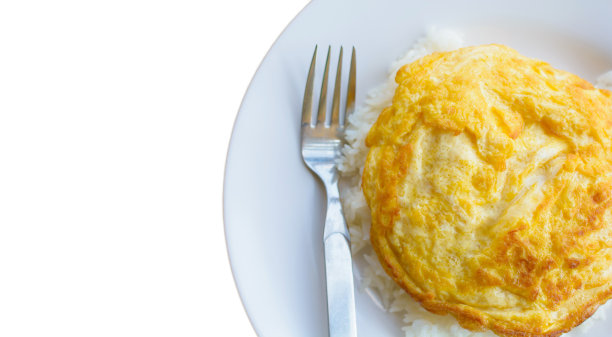 蛋卷煎蛋配白底茉莉花饭。图片下载