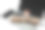 木块立方体与文本学习与灯泡明亮的光耀斑在笔记本电脑上。思考创造性创新。电子商务在线头脑风暴，学习愿景和理念。图片下载