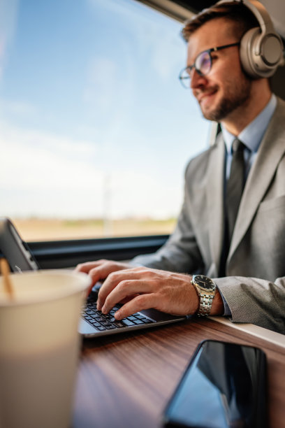 高铁旅行图片下载