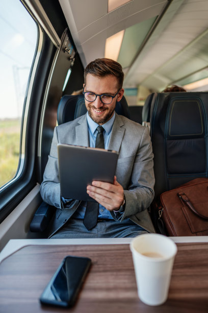 高铁旅行图片下载