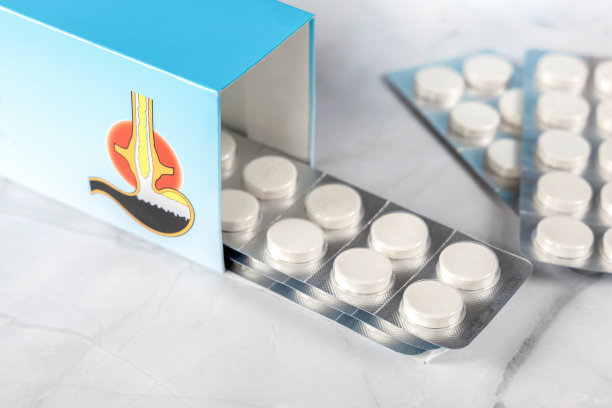 一盒治疗胃病和胃灼热的药片。图片下载