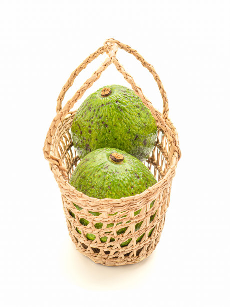 白底一篮牛油果图片下载