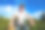 骑山地车的资深男子在森林小路上图片下载