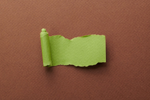 边缘被撕破的纸片的艺术拼贴。便签收集绿棕色的颜色，笔记本页的碎片。抽象的背景图片下载