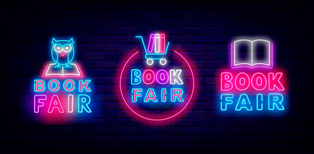 书展霓虹灯徽章收藏。猫头鹰打开书。发光的广告。图书馆和阅读时间。矢量图图片下载