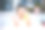 亚洲可爱的小婴儿坐在餐厅的婴儿餐椅上图片下载