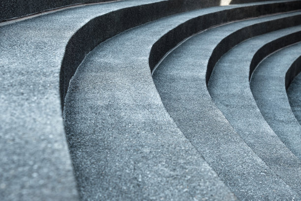 抽象曲线楼梯混凝土。图片下载