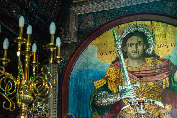 希腊罗德岛阿尔汉格洛斯大天使迈克尔教堂闪闪发光的内部图片下载