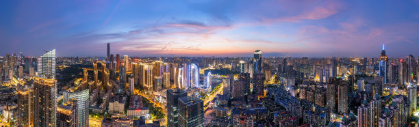 航空摄影的城市景观天际线，中国湖北武汉图片下载