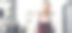 蓄着大胡子的帅气咖啡师和小企业主在咖啡馆柜台吧台后面微笑的肖像图片下载