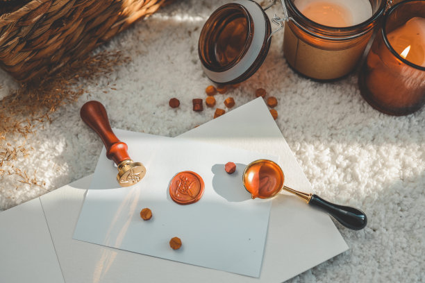 蜡印工具在蜡烛的背景图片下载