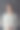穿着衬衫、戴着眼镜的创业女企业家，下班后站在灰色的墙前使用智能手机图片下载
