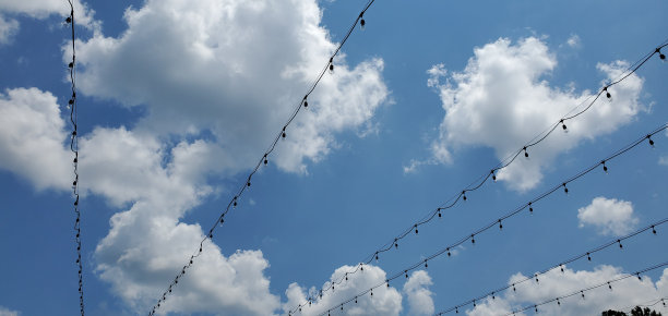 光串映衬着天空图片下载