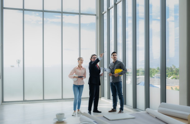 开工前召开工程师班组会议，检查施工蓝图图纸，工作计划，分配工作图片下载